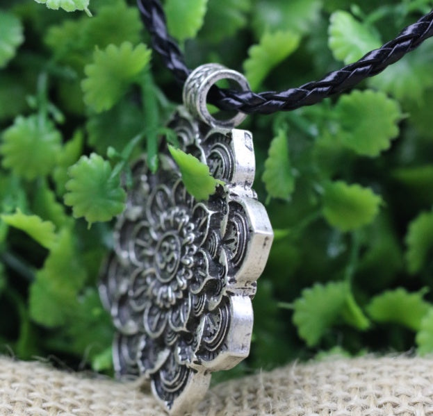LANGHONG Tibet Spiritual Mandala Pendant Necklace