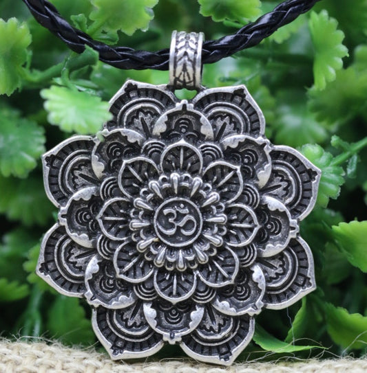 LANGHONG Tibet Spiritual Mandala Pendant Necklace