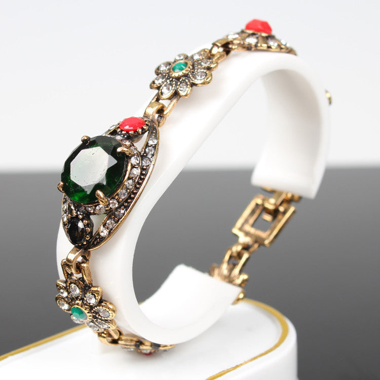 "Vintage Queen" -  Alloy Metal Bracelet