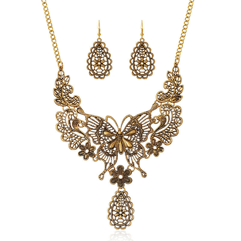 Short Hollow Butterfly Clavicle Necklace