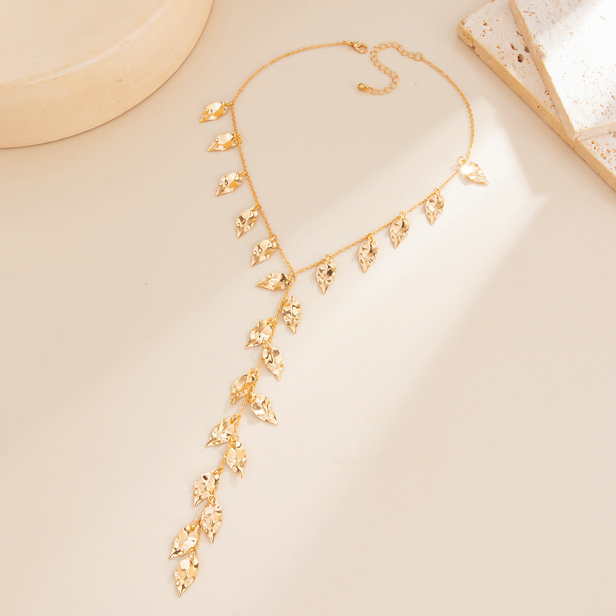 Iron Y-shaped Leaf Fringe Pendant Necklace