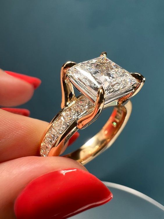 "Vintage Dream" - Simulated Diamond Ring