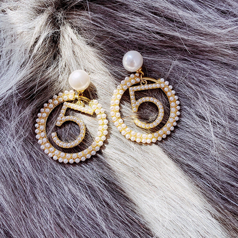 Retro 5 Pearl Temperament Earrings