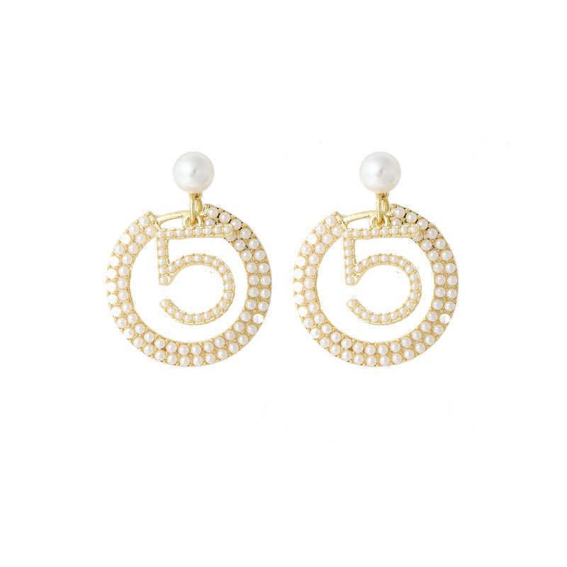 Retro 5 Pearl Temperament Earrings